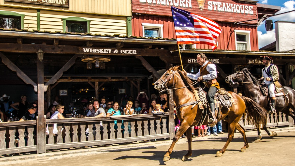 O Fotomagazin / Pullman City 2016